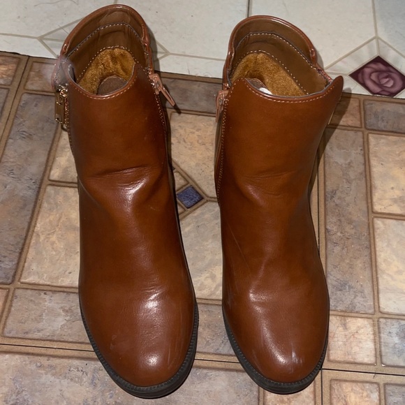 Chelsea boots with side zipper - Picture 16 of 16